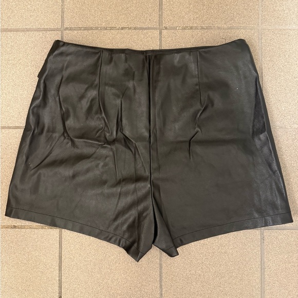 Black Faux Leather Skort with Ring Detail - Picture 7 of 7